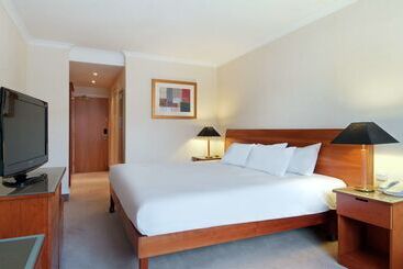 هتل Doubletree By Hilton  Bristol North