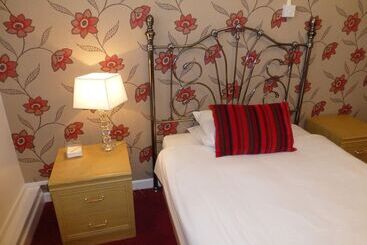 בית מלון כפרי Maes Manor Country