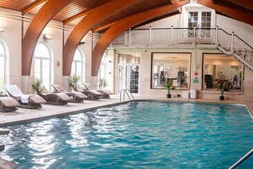 Rowton Hall Hotel And Spa