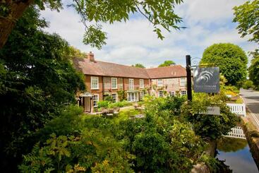 فندق The Millstream & Restaurant