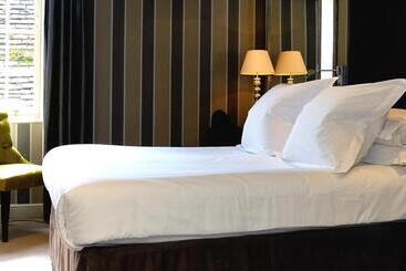 酒店 The Old Bridge