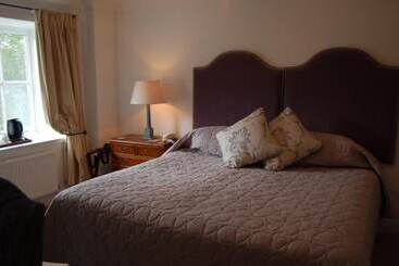 בית מלון כפרי The Royal