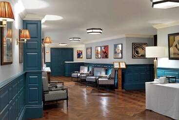 בית מלון כפרי University Arms, Autograph Collection