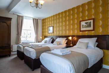 Отель White Lion Royal