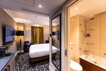 100 Queen S Gate Hotel London, Curio Collection By Hilton