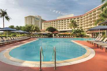 هتل Hilton Guam Resort And Spa