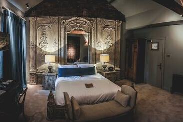 בית מלון כפרי Le Petit Chateau & William De Percy