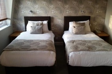 בית מלון כפרי Red Lion