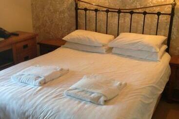 בית מלון כפרי The Elephant & Castle