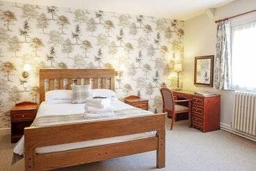 فندق The Old Bell   Warminster