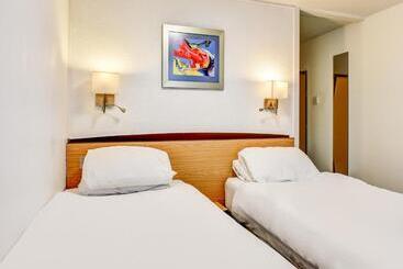 The Hotel Rafiya, Redditch