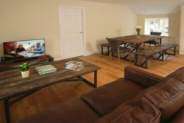 Unicorn Aparthotel Suites