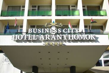 בית מלון כפרי Aranyhomok Business City Wellness