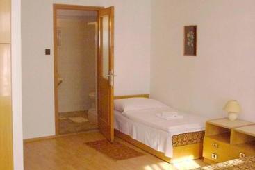 בית מלון כפרי Corvin Panzio