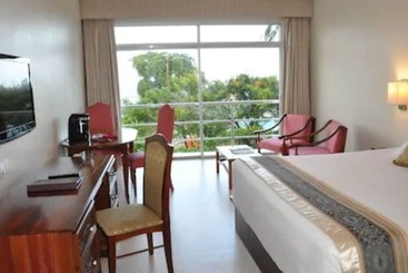 Pegasus Hotel By The Waterfront