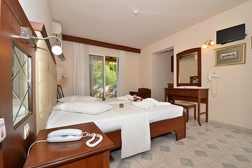 Отель Sousouras