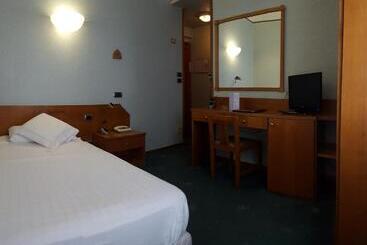 בית מלון כפרי Ariston