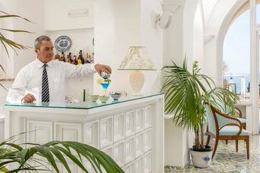 ホテル Sina Flora