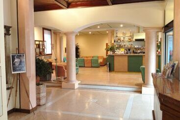 فندق Albergo Bianchi Stazione