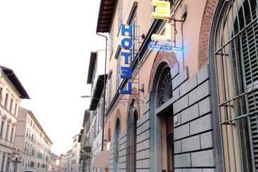 هتل D Azeglio Firenze