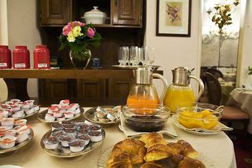 De Rose Hotel