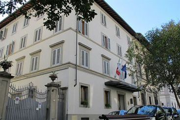 De Rose Hotel