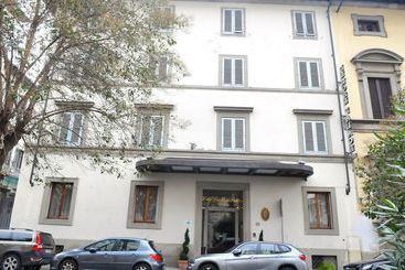 De Rose Hotel