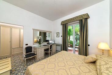 בית מלון כפרי La Reginella Resort & Spa