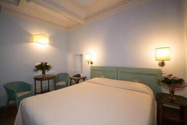 فندق Loggiato Dei Serviti