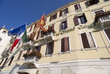 בית מלון כפרי Carlton on The Grand Canal