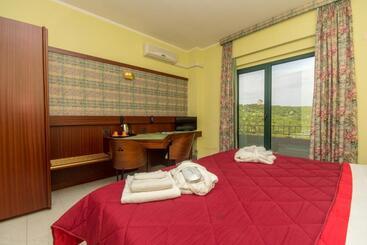 בית מלון כפרי New Petit