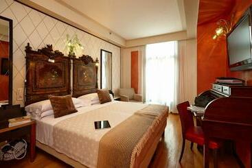 هتل Saturnia & International