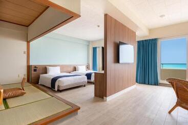 בית מלון כפרי En Resort Kumejima Eef Beach