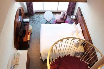 호텔 Sheraton Okinawa Sunmarina Resort