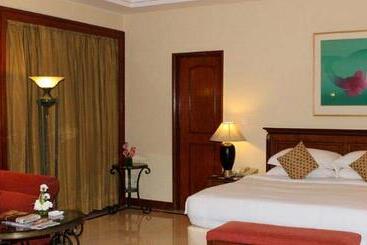 בית מלון כפרי The Hans, New Delhi