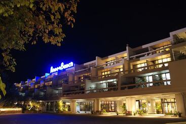 호텔 The Moon Beach Museum Resort