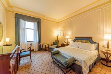 ホテル The Oberoi Grand Kolkata