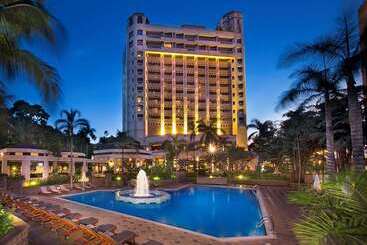 בית מלון כפרי Hilton Yaounde