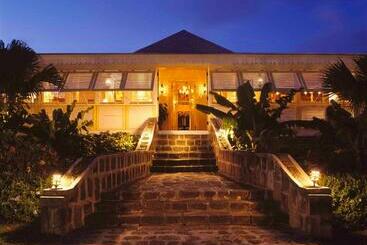 هتل Nisbet Plantation Beach Club