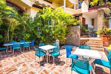 Marboka Hotel & Suites