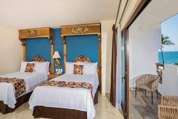 בית מלון כפרי Playa Los Arcos Beach Resort