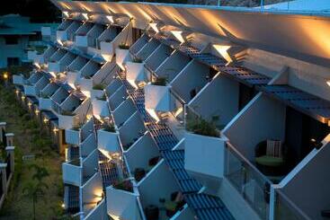 Ela Beach Hotel & Apartments