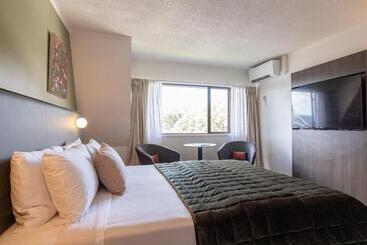 هتل Auckland Rose Park