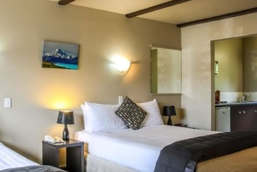 هتل Camelot Motor Lodge