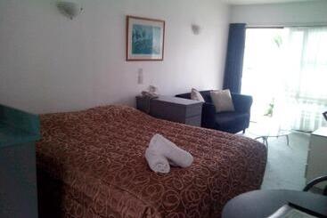 酒店 Dukes Midway Lodge