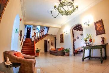 Хостел Senorial