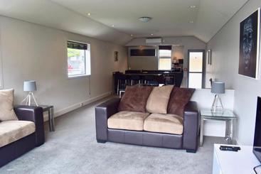 هتل Alpine Village