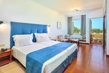 Отель Baia Cristal Beach & Spa Resort