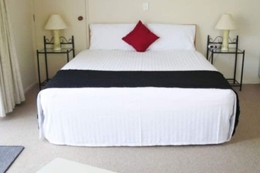 هتل Cheviot Park Motor Lodge