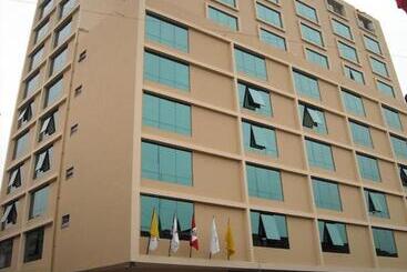 Отель Continental